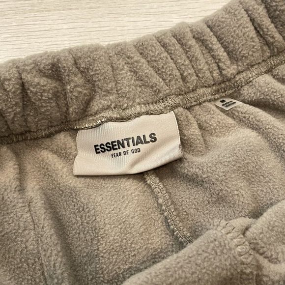 Essentials Sweatpants Size M Fear of God Fog Polar Fleece Grey Flannel Charcoal - Picture 6 of 6